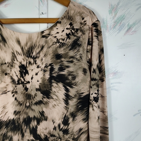 Jennifer Lopez Cream Black Printed Dress - Picture 2 of 9